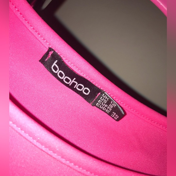 🍬2 for $10🍬 Boohoo hot pink semi crop shirt with tulle - Picture 3 of 4